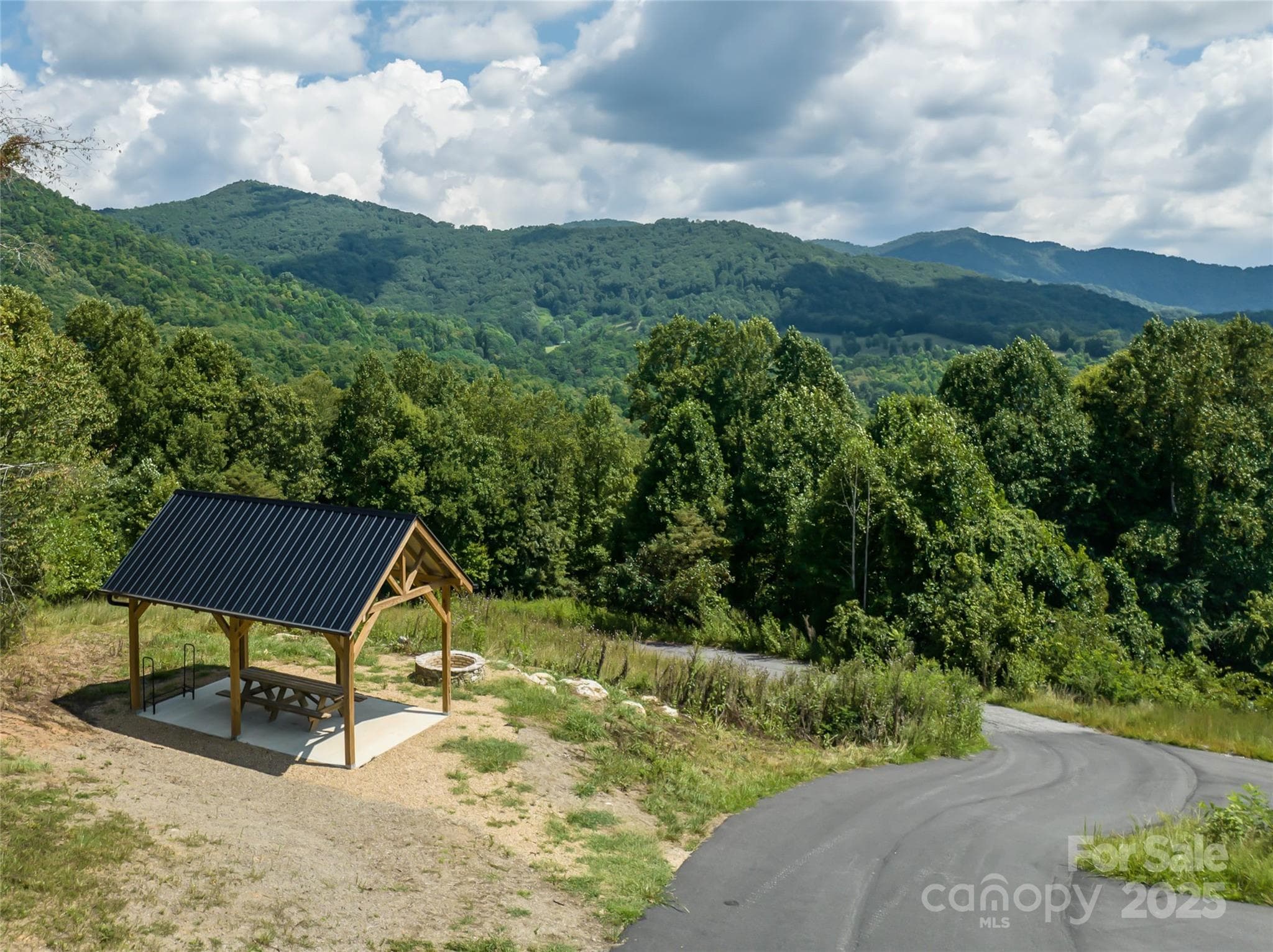 Covered recreation area near homesite - Marshall