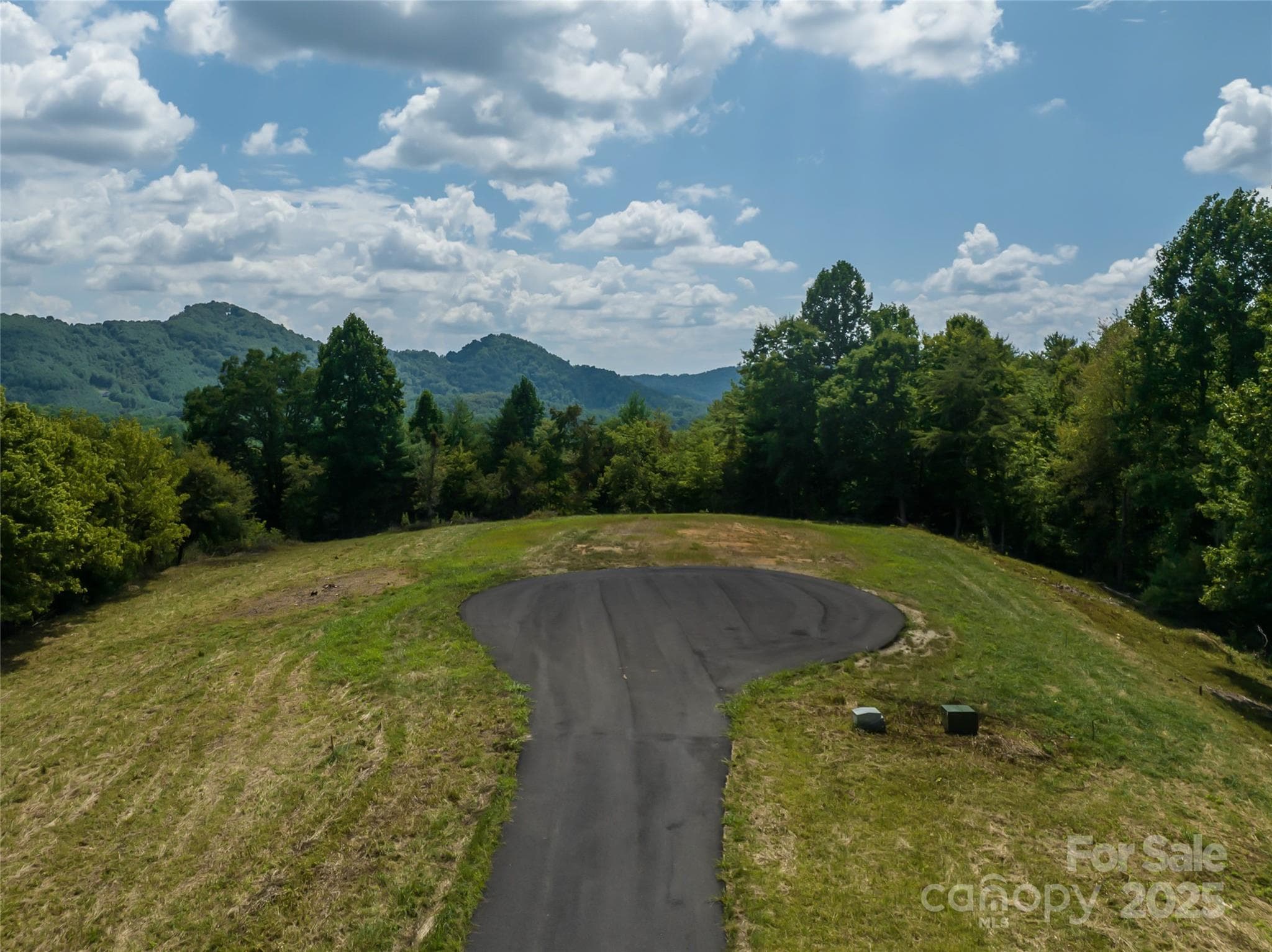 Cleared Level homesite at end of cul-de-sac - Marshall