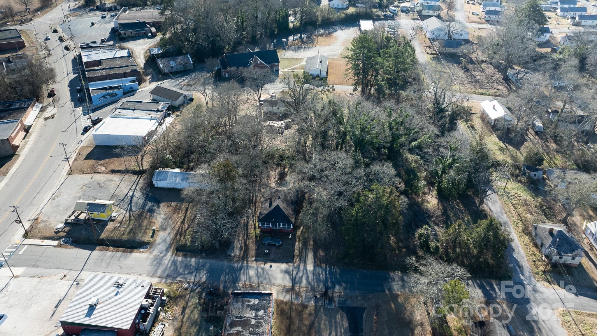 Single Family Residence at 1 Catawba Avenue, Great Falls, photo 2 of 4