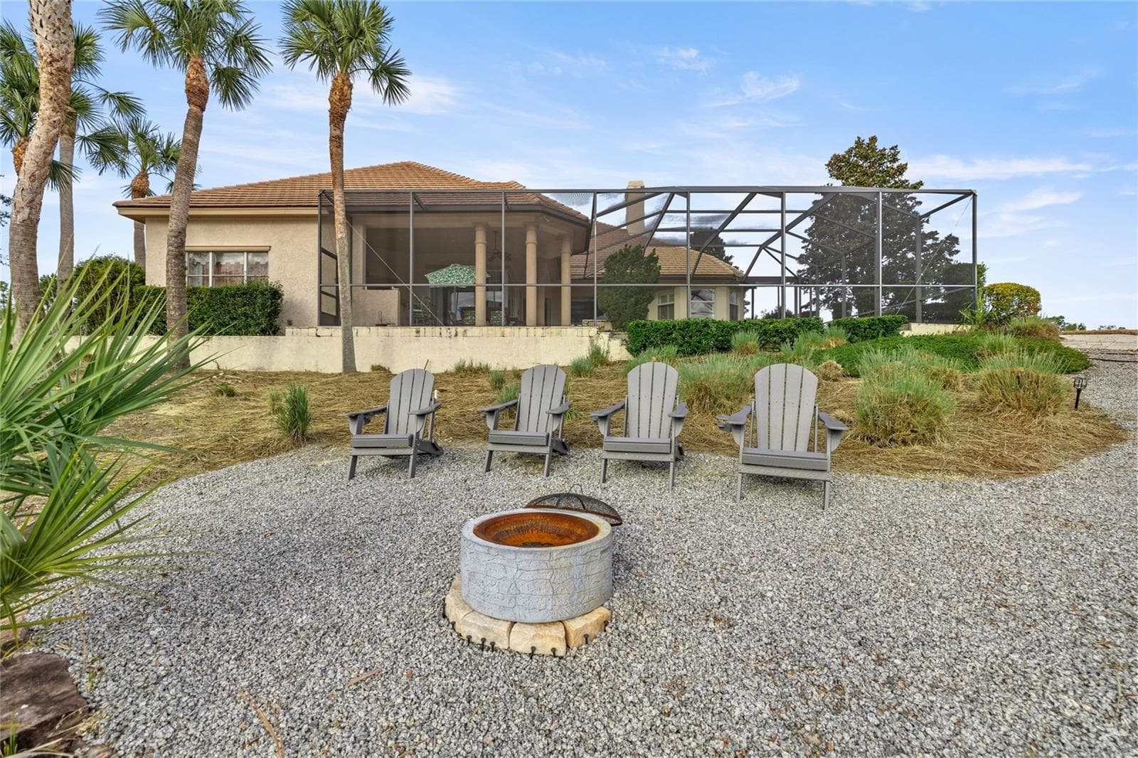Outdoor seating overlooking the water - 6861 SW 179TH AVENUE RD, DUNNELLON
