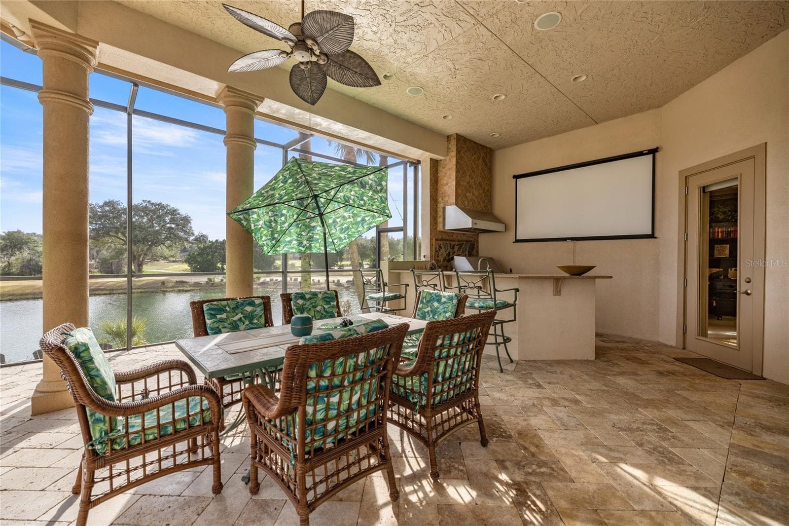 Outdoor kitchen and seating - 6861 SW 179TH AVENUE RD, DUNNELLON