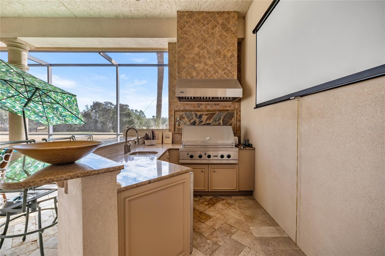 Outdoor kitchen and seating - 6861 SW 179TH AVENUE RD, DUNNELLON