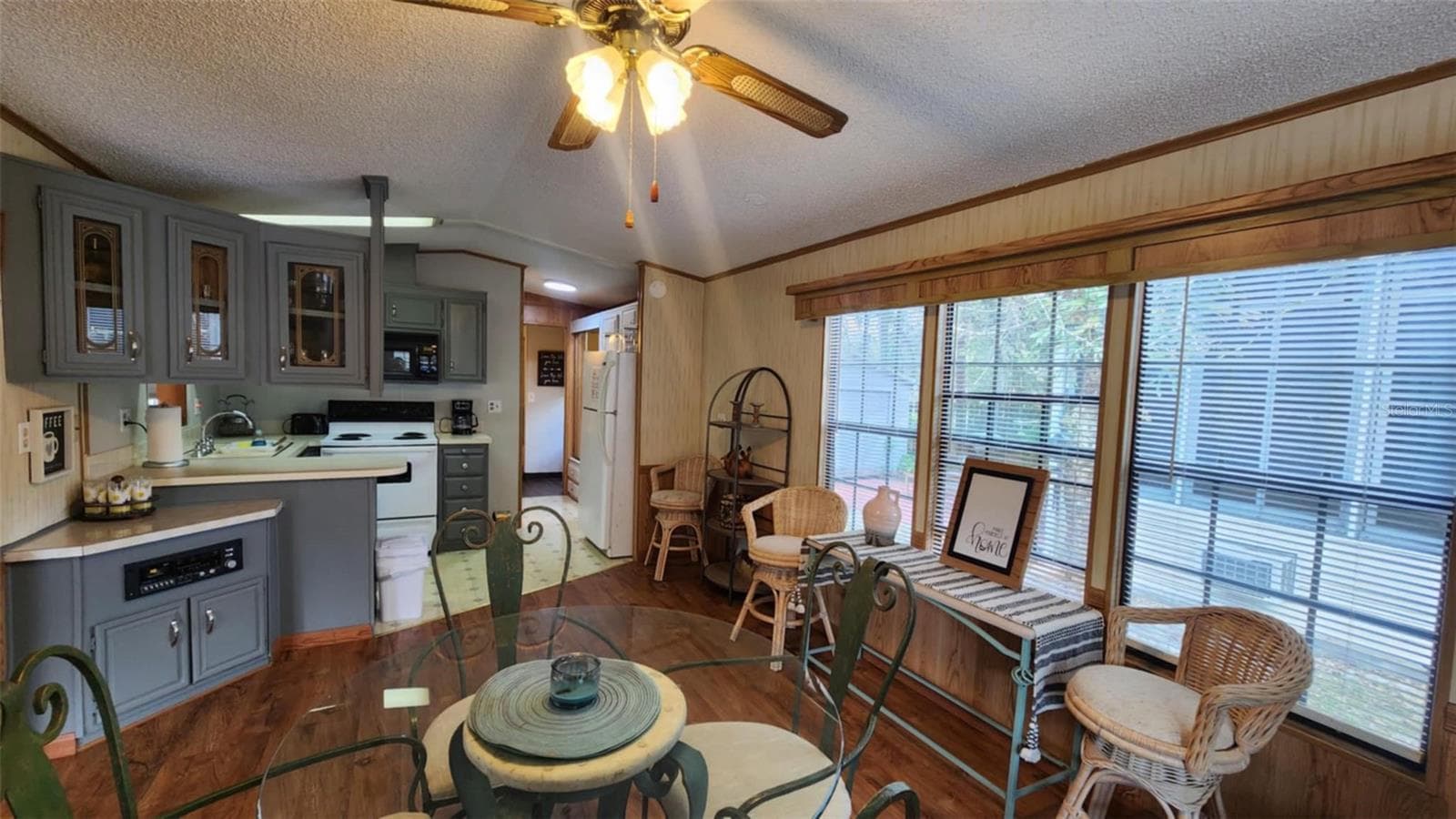 Manufactured Home at 9 LONG HAMMOCK DR, RIVER RANCH, photo 6 of 17