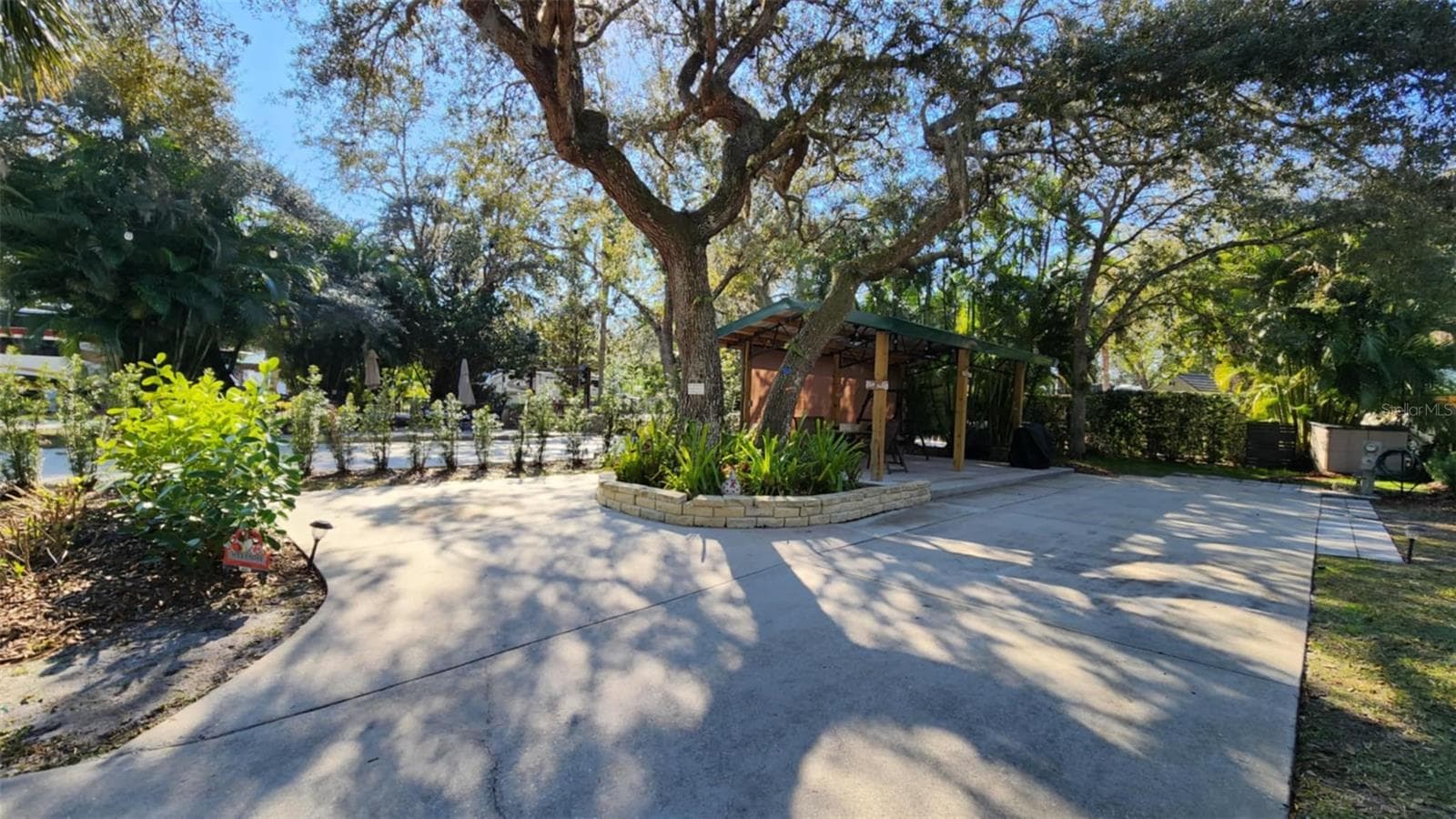 253 SADDLE LN