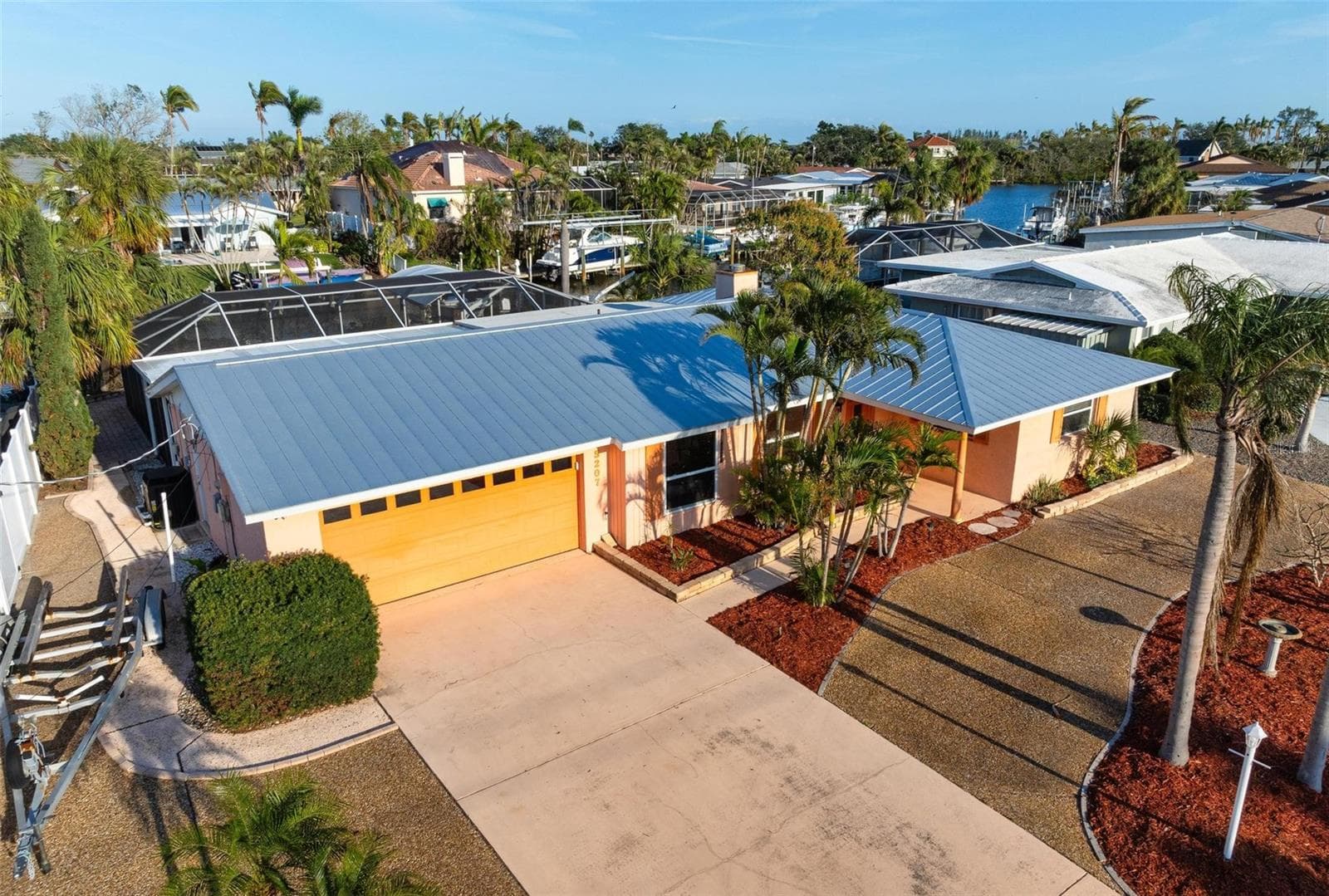 Single Family Residence at 5207 BIMINI DR, BRADENTON, photo 2 of 40