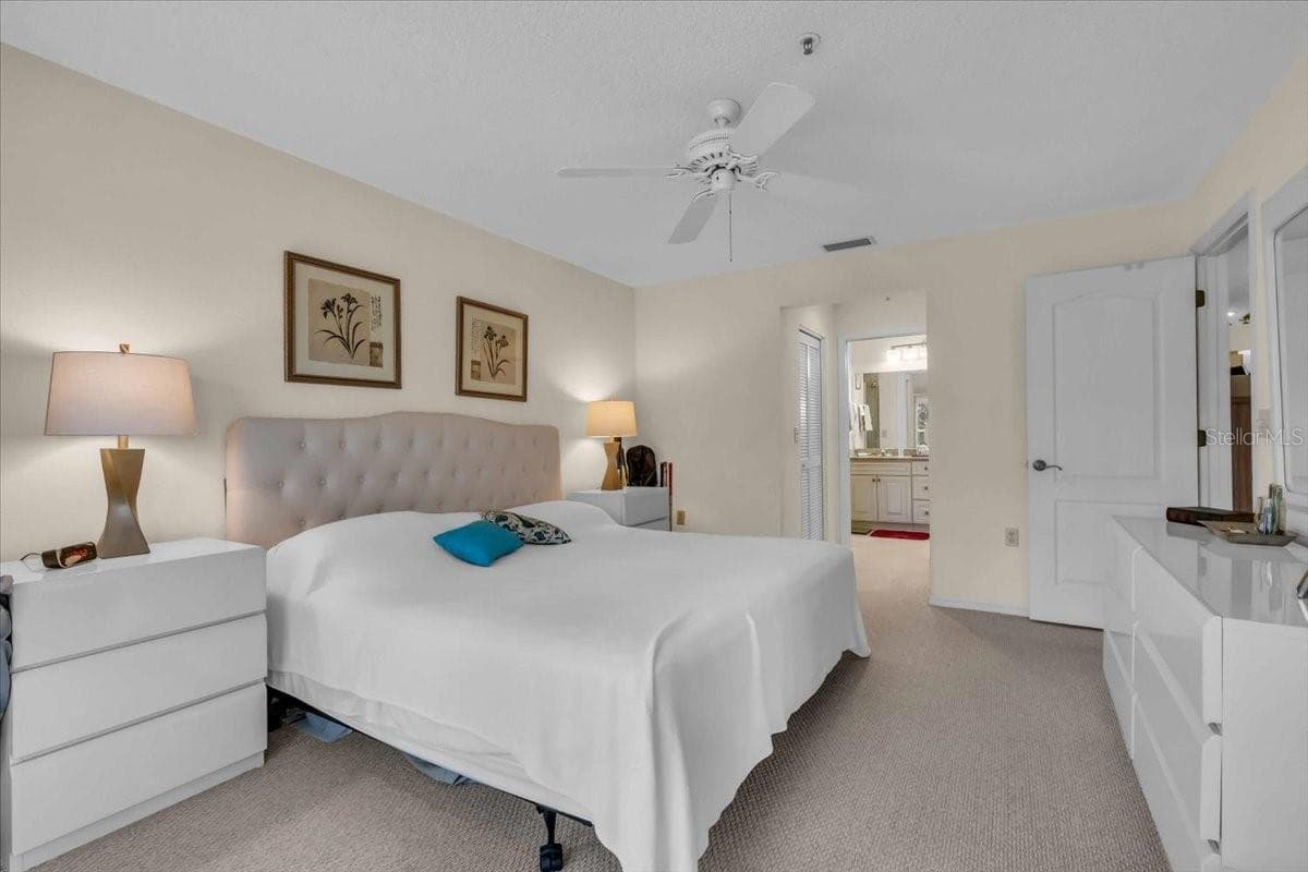 attached full bath - 6713 STONE RIVER RD #206, BRADENTON