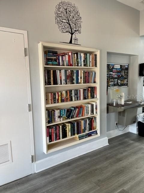 residents library - 6713 STONE RIVER RD #206, BRADENTON