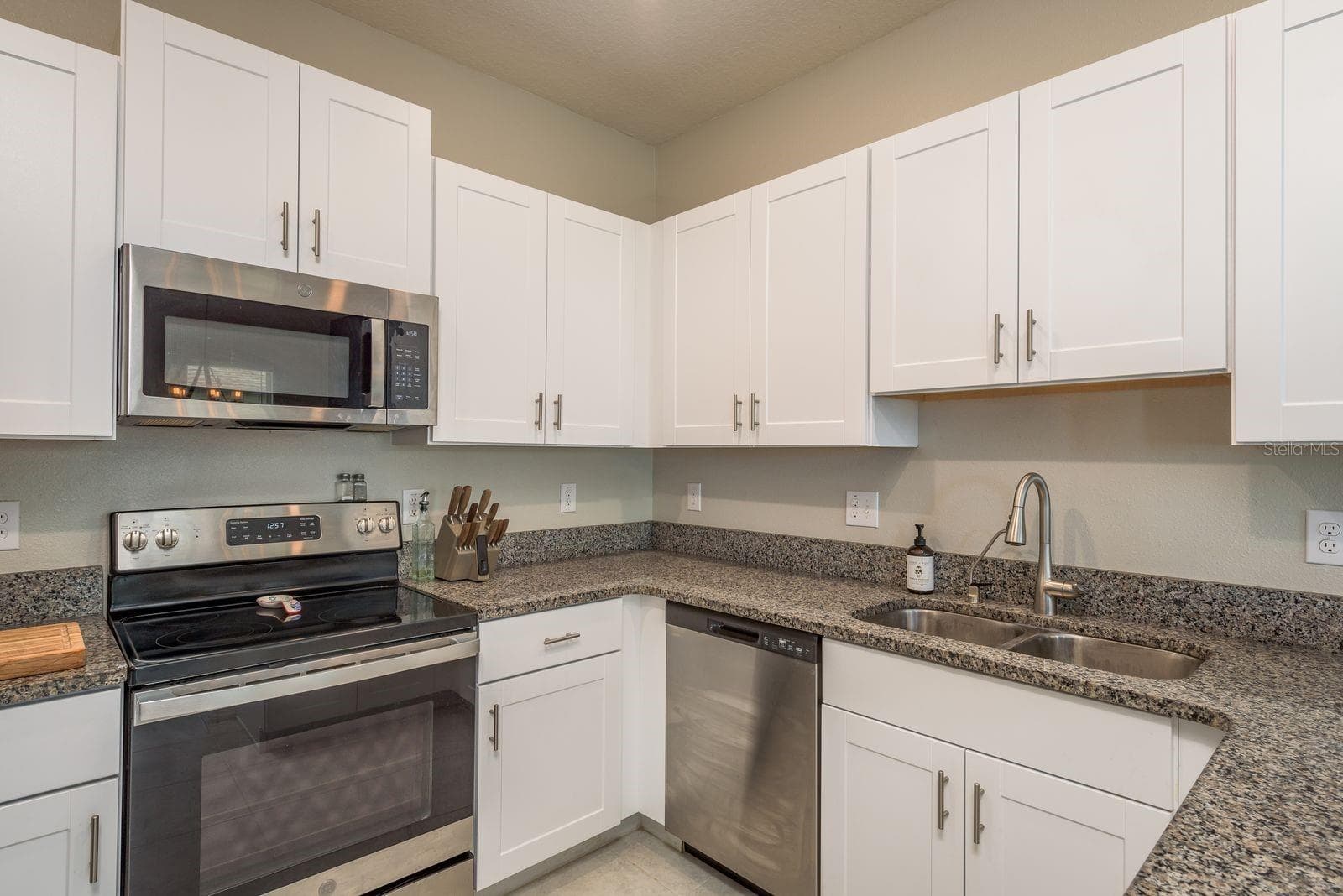Villa at 13387 CREST LAKE DR, HUDSON, photo 12 of 32