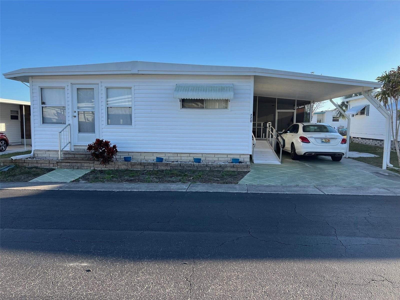 220 ROYAL PALM CIR