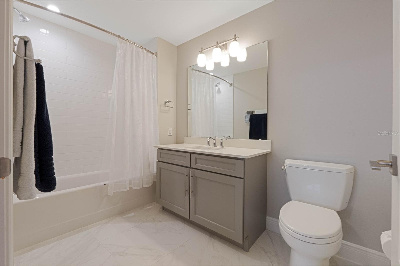 Private ensuite secondary bathroom. - 16300 COUNTY ROAD 455 #305, MONTVERDE