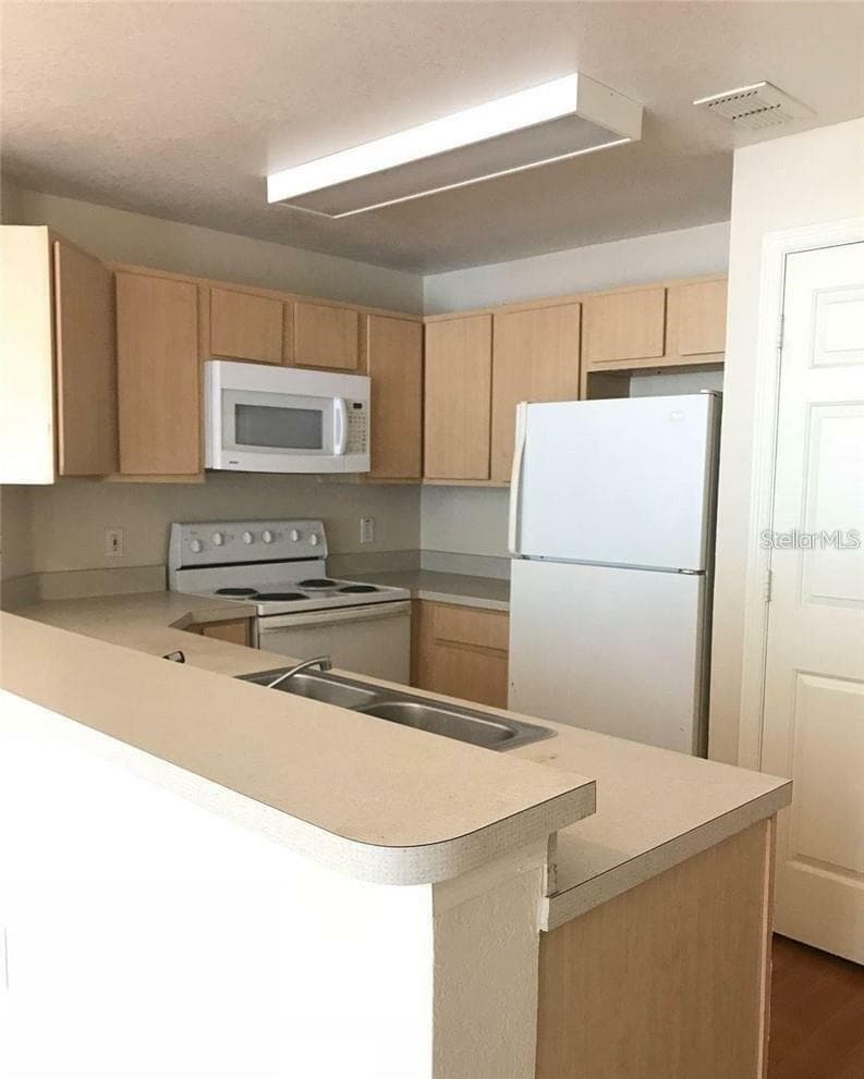 Condominium at 2000 ERVING CIR #102, OCOEE, photo 3 of 3