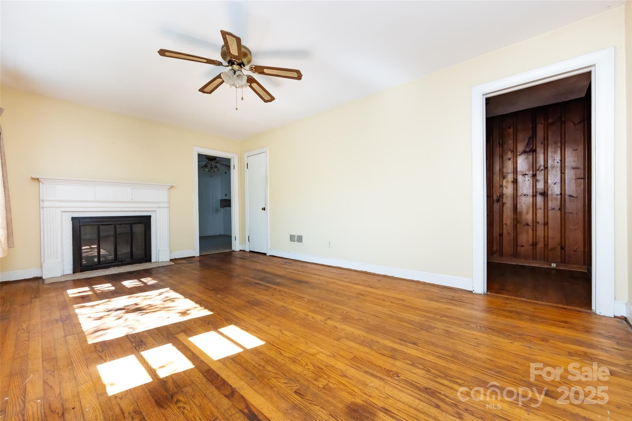 Single Family Residence at 2001 Mcdonald Drive, Charlotte, photo 11 of 27