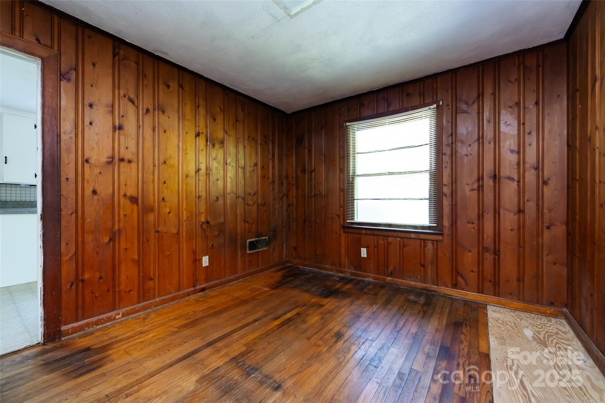 Single Family Residence at 2001 Mcdonald Drive, Charlotte, photo 15 of 27