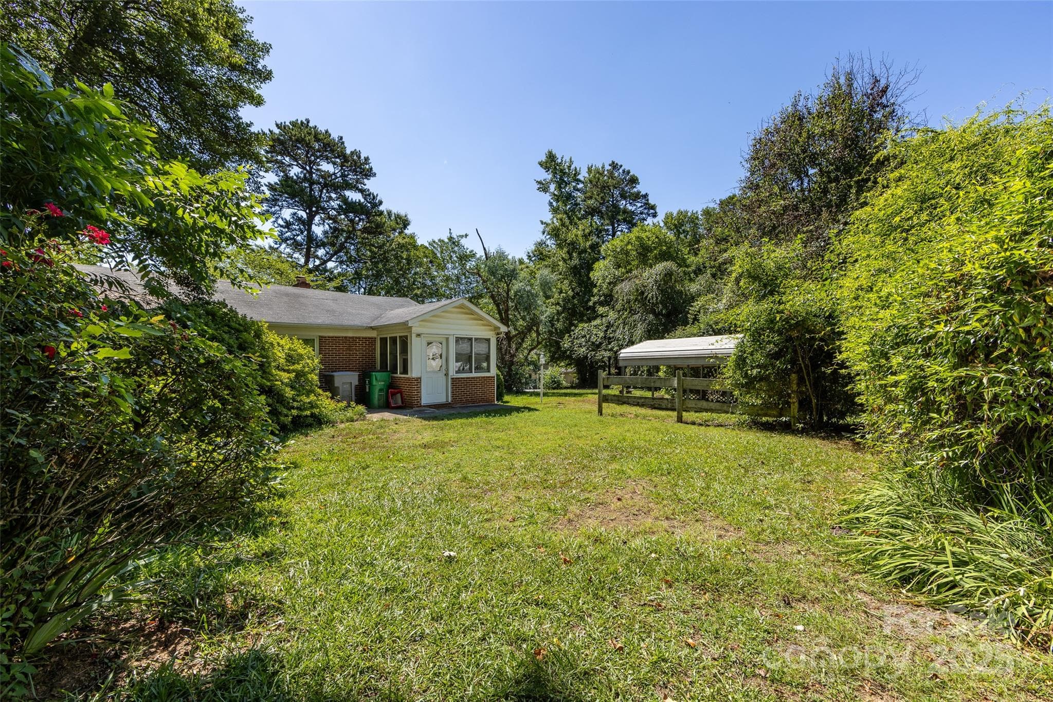 Single Family Residence at 2001 Mcdonald Drive, Charlotte, photo 22 of 27
