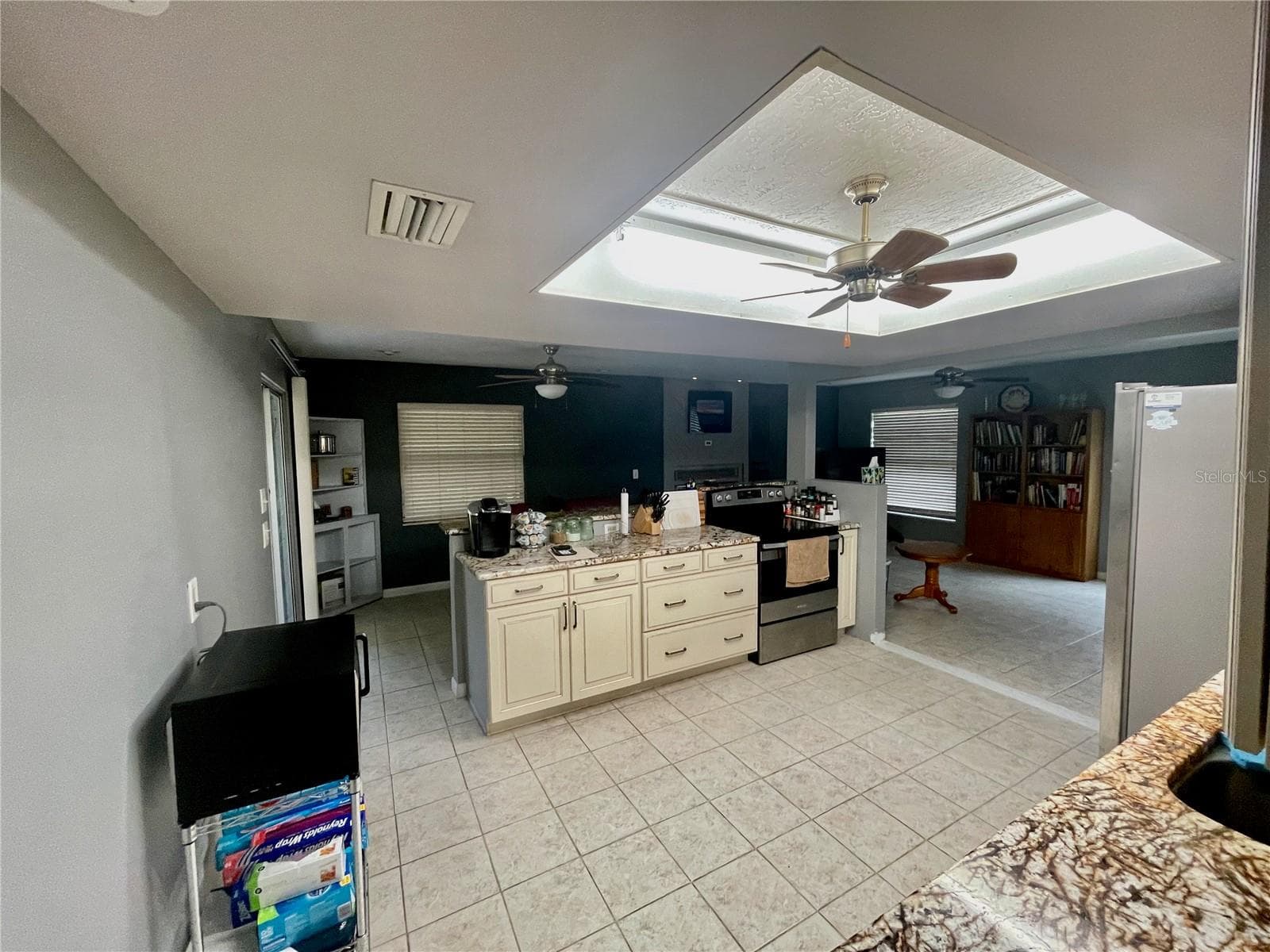 Single Family Residence at 490 S MINSTREL AVE, INVERNESS, photo 6 of 30