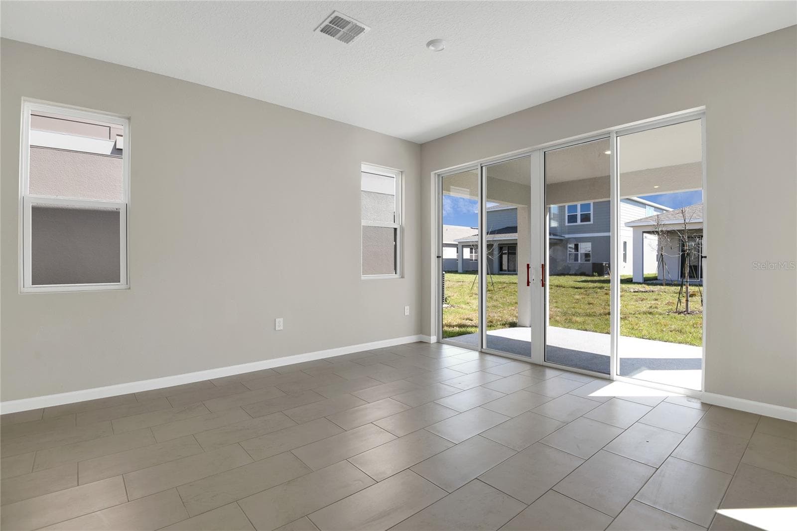 Single Family Residence at 199 BULL FROG LN, UMATILLA, photo 8 of 22