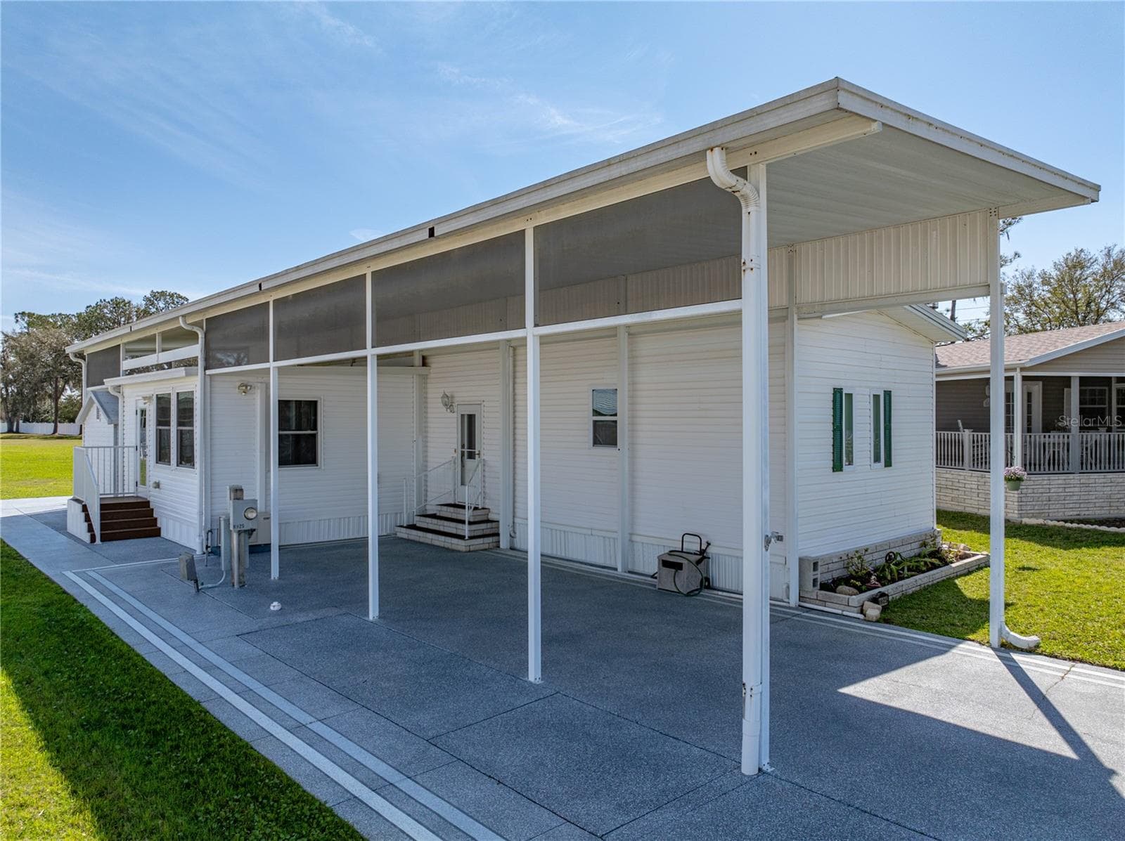 Manufactured Home at 8925 SOUTHSHORE CT, POLK CITY, photo 5 of 88