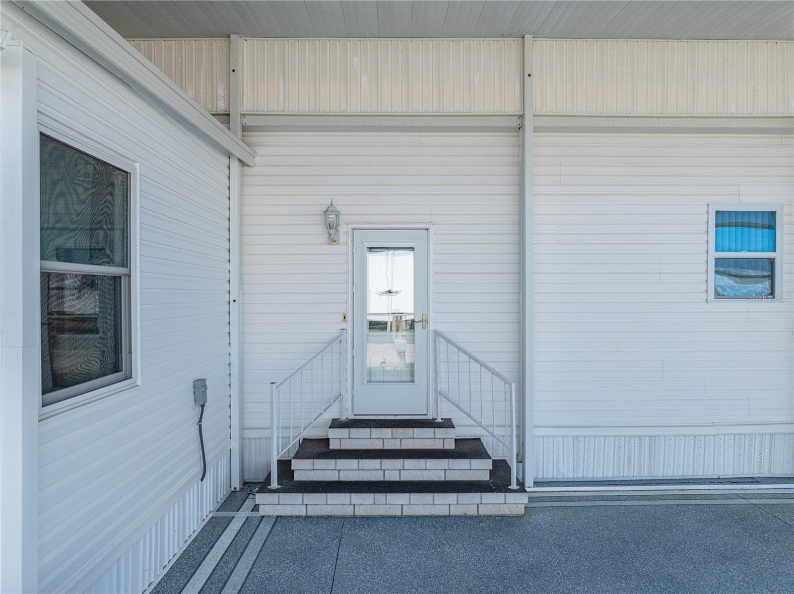 Manufactured Home at 8925 SOUTHSHORE CT, POLK CITY, photo 7 of 88