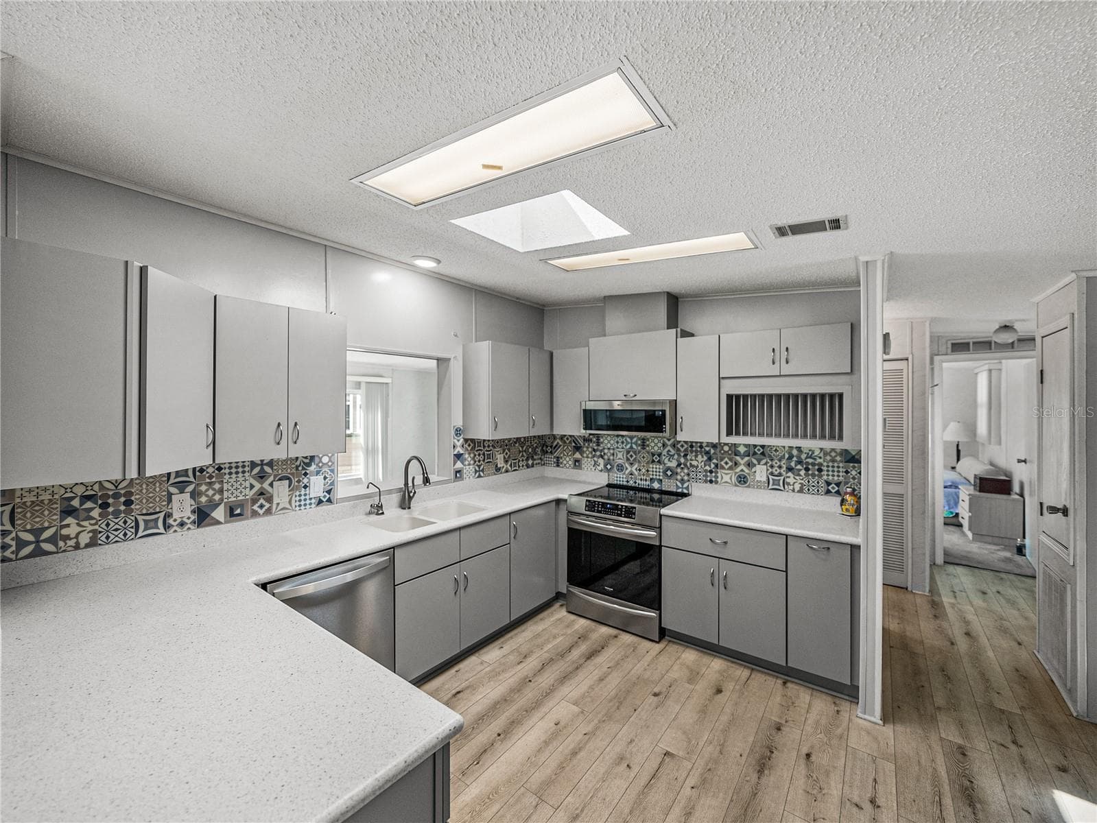 Manufactured Home at 8925 SOUTHSHORE CT, POLK CITY, photo 10 of 88