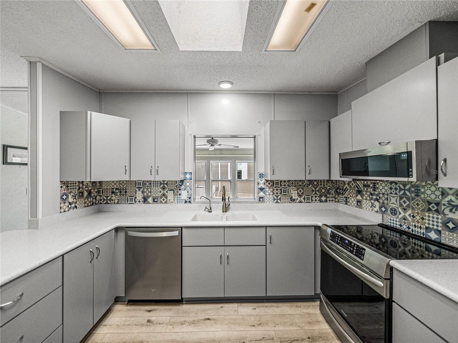 Manufactured Home at 8925 SOUTHSHORE CT, POLK CITY, photo 12 of 88