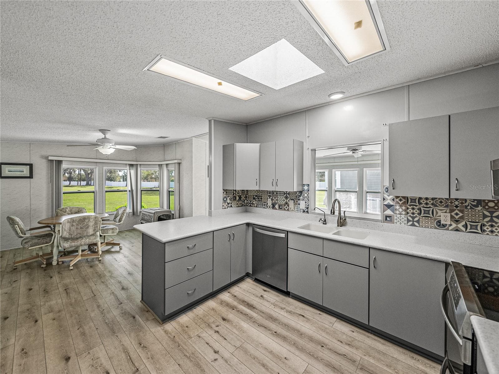 Manufactured Home at 8925 SOUTHSHORE CT, POLK CITY, photo 13 of 88