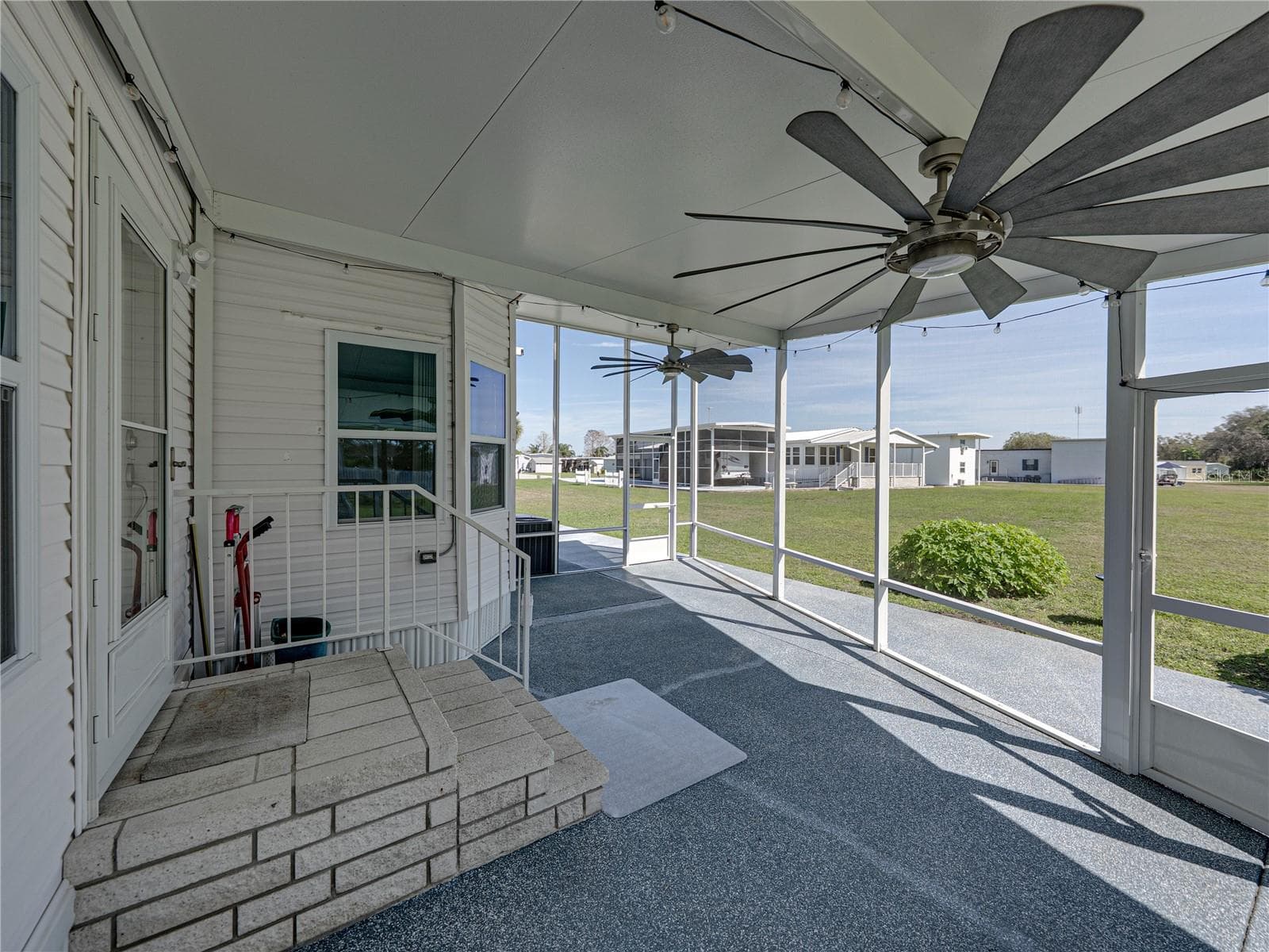 Manufactured Home at 8925 SOUTHSHORE CT, POLK CITY, photo 37 of 88