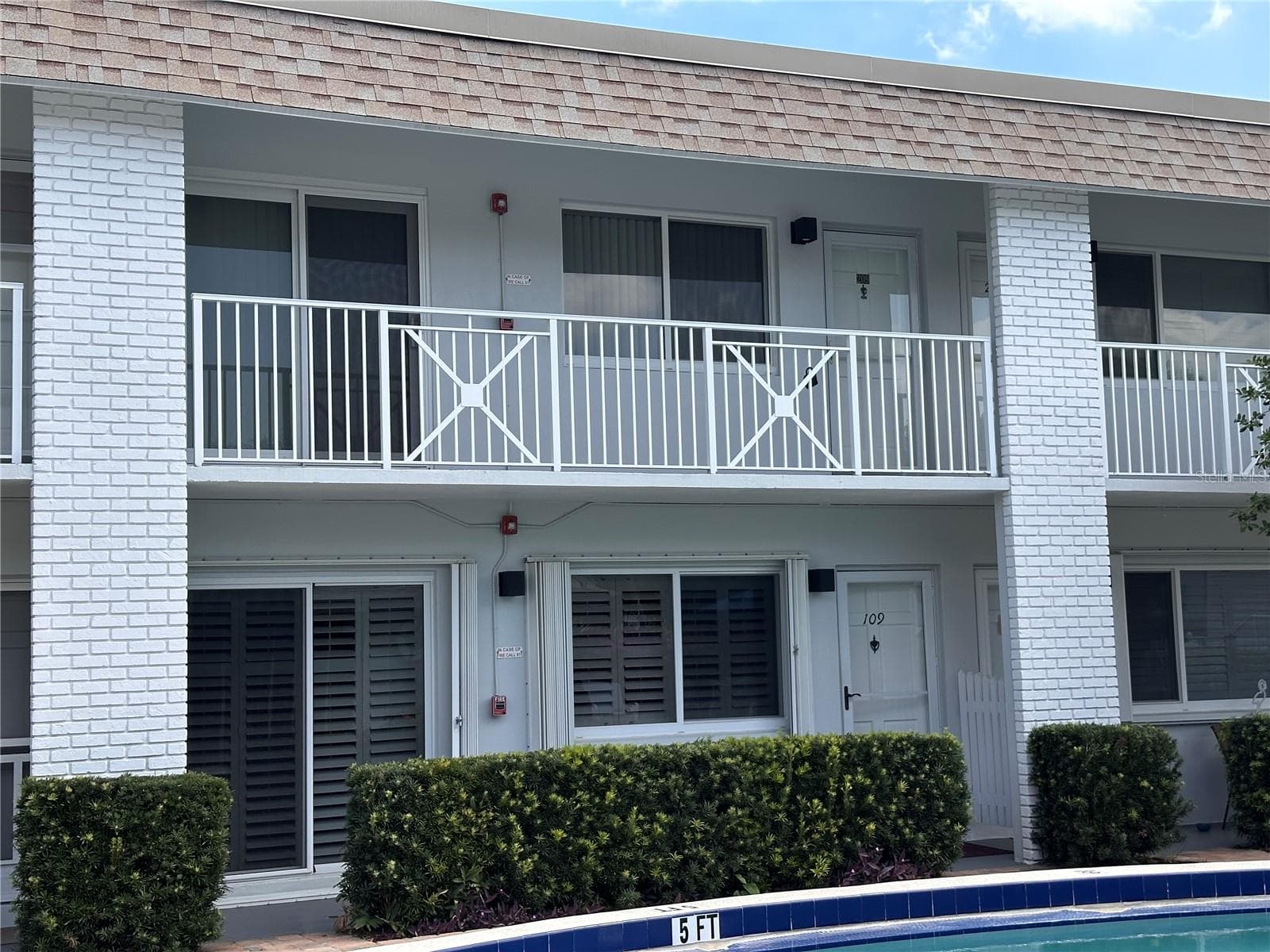 1001 NE 8TH AVE #209