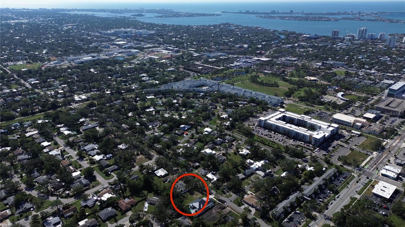 Convenient Location to Payne Park, Downtown, The Marina & the Beaches - 217 S SHADE AVE, SARASOTA