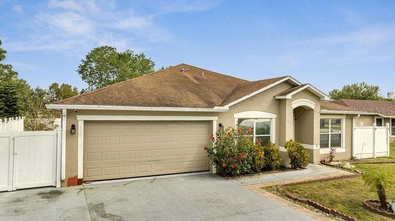 Single Family Residence at 639 MESILLA DR, KISSIMMEE, photo 3 of 42