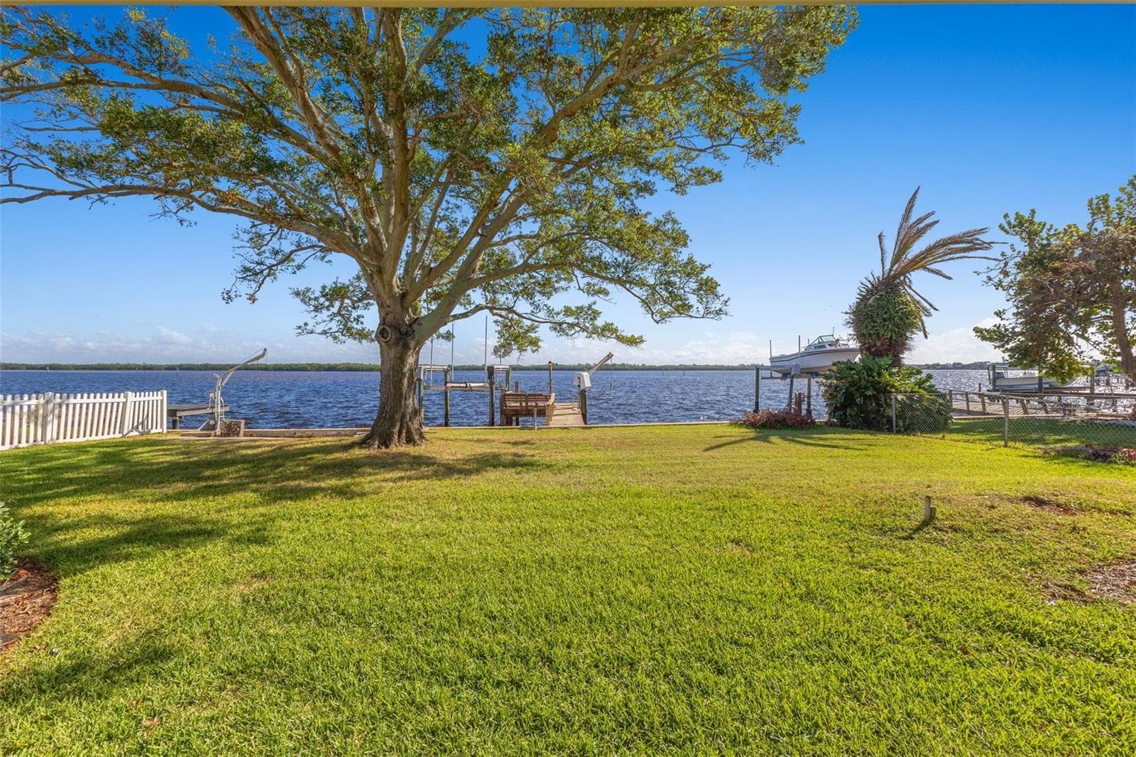 Single Family Residence at 6151 BAYOU GRANDE BLVD NE, ST PETERSBURG, photo 31 of 41