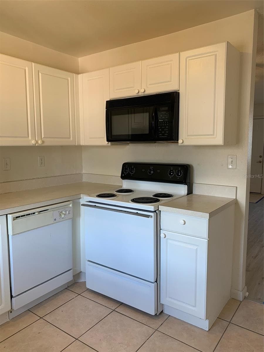 Condominium at 12403 HIBISCUS OAK PL #202, TAMPA, photo 12 of 40