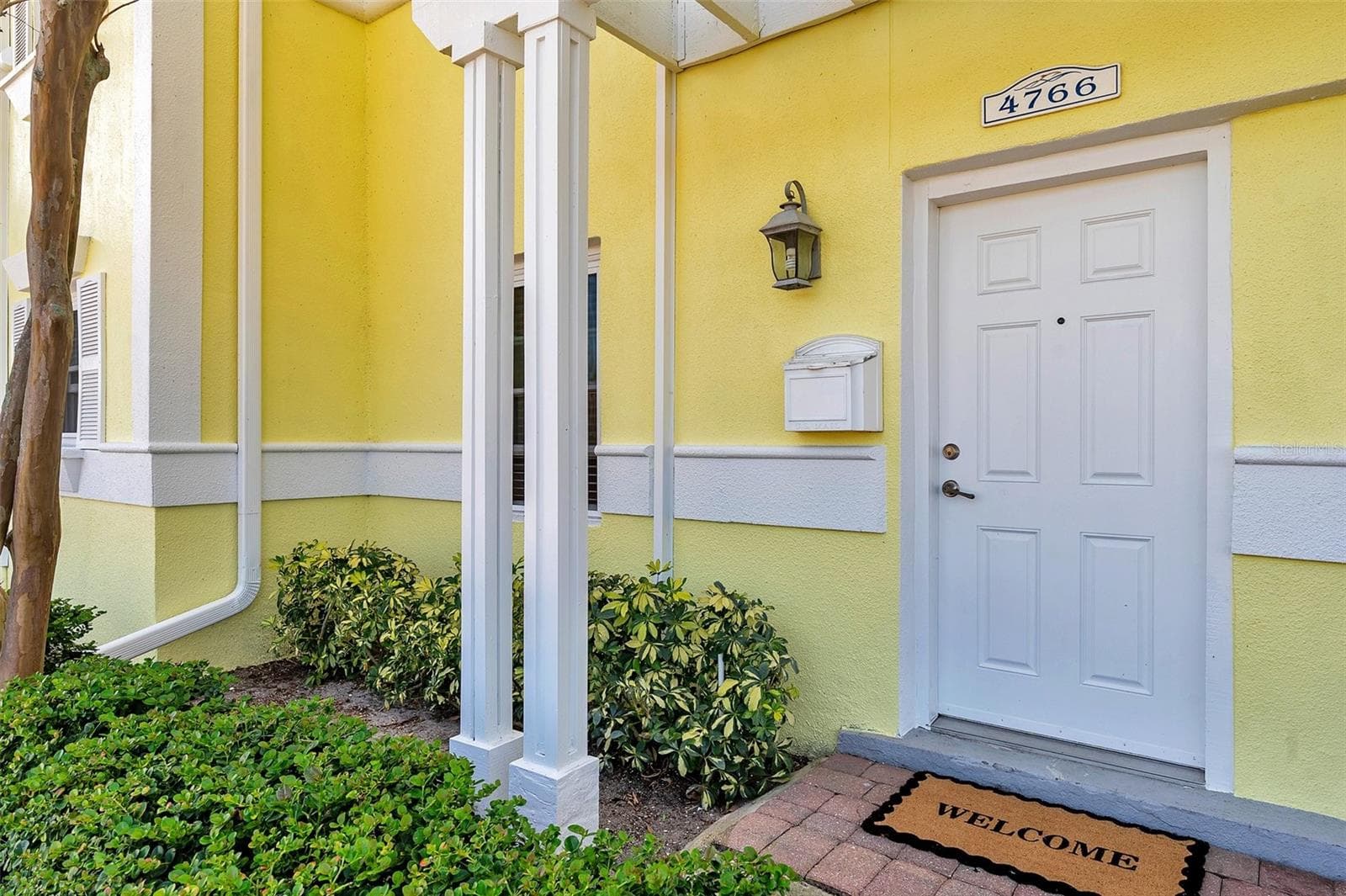 Townhouse at 4766 SNOOK DR SE, ST PETERSBURG, photo 2 of 54