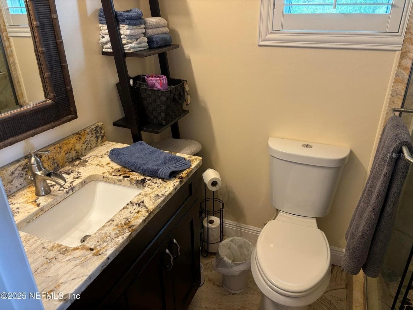 Bath - 6001 BIRD ISLAND DR, LADY LAKE