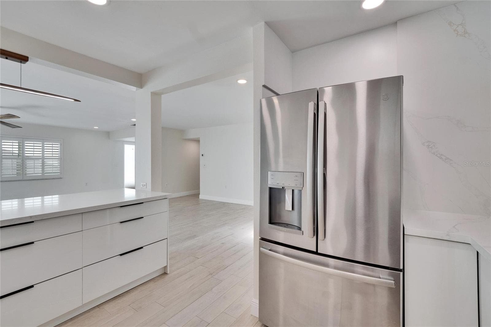 Beautiful French door Refrigerator - 370 S WOODLANDS DR, OLDSMAR