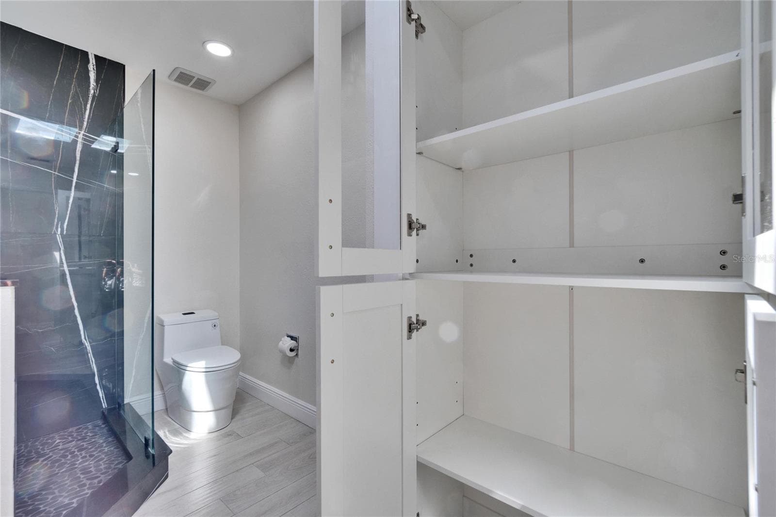 Linen closet - 370 S WOODLANDS DR, OLDSMAR