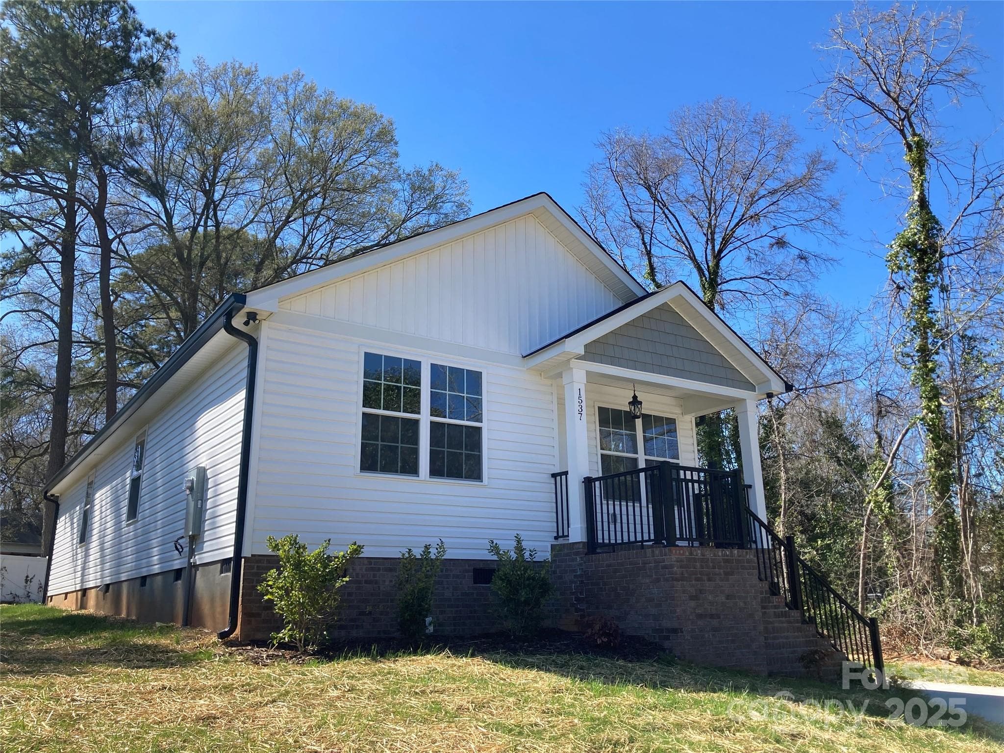 Single Family Residence at 1537 POSTON Circle, Gastonia, photo 2 of 21
