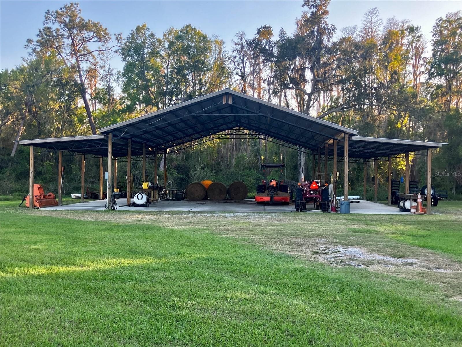 Large pole barn - 3709 GALLAGHER RD, PLANT CITY