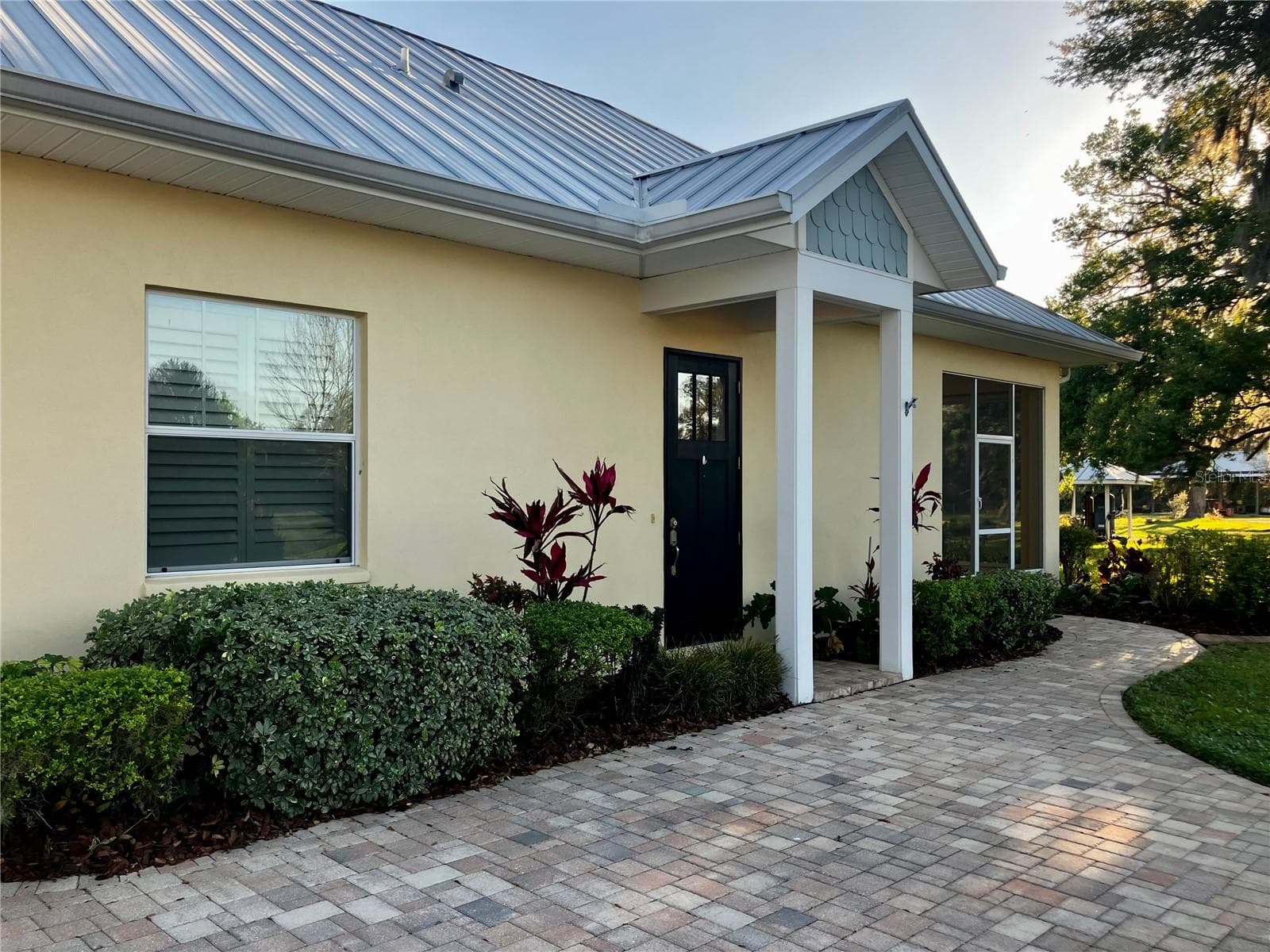 Cottage entrance - 3709 GALLAGHER RD, PLANT CITY