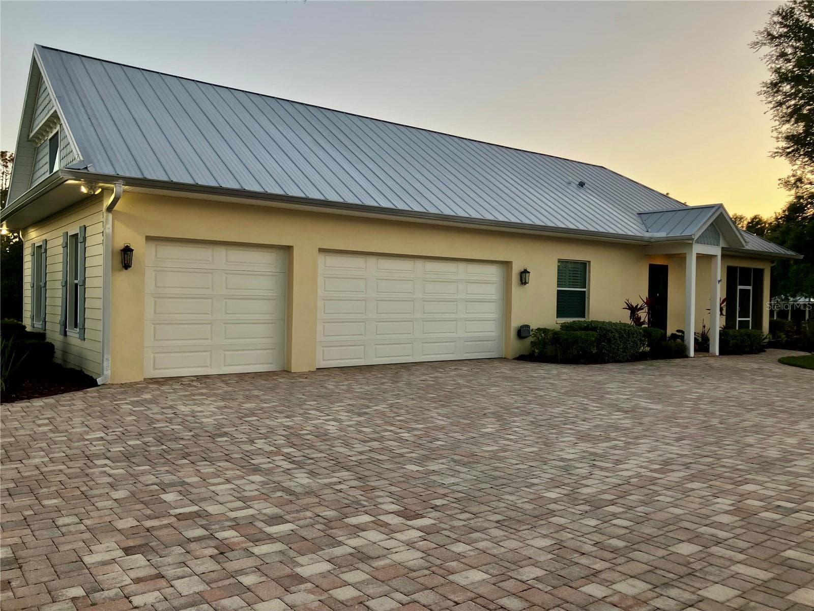 Cottage with attached garage - 3709 GALLAGHER RD, PLANT CITY