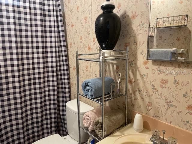 Guest Bathroom - 5707 45TH ST E #109, BRADENTON