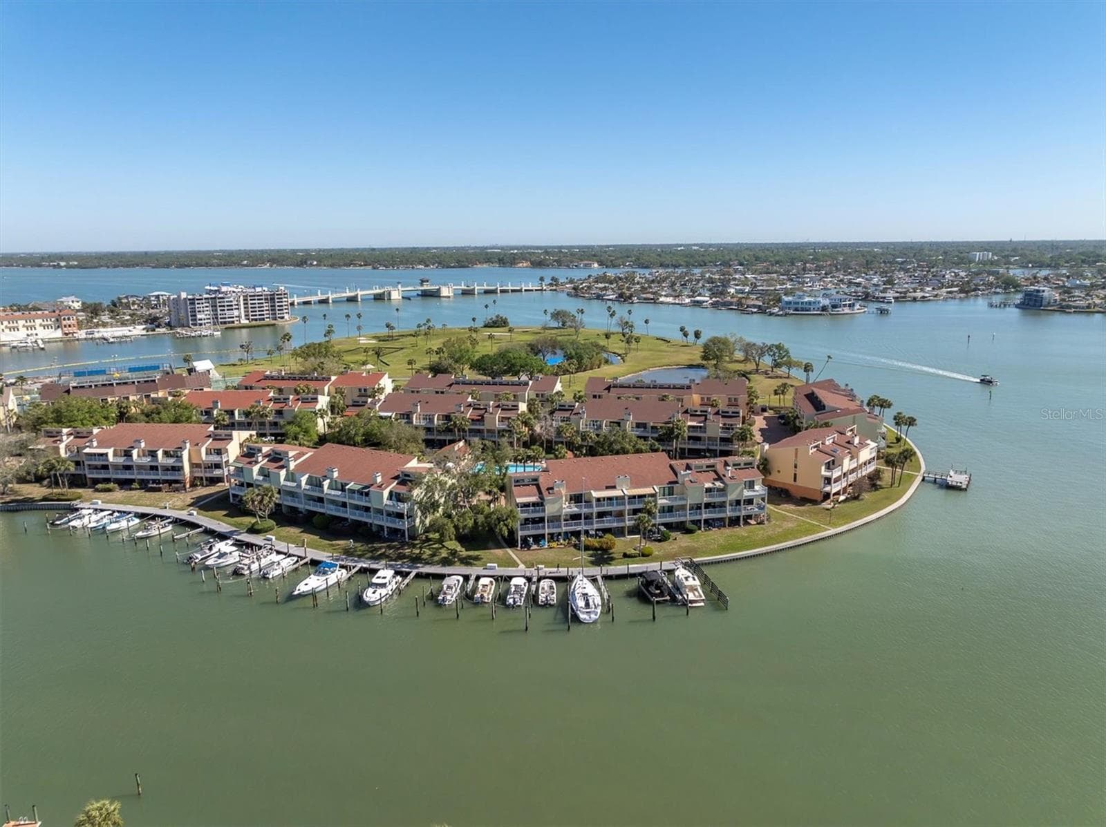 Townhouse at 553 HAVEN POINT DR, TREASURE ISLAND, photo 36 of 42