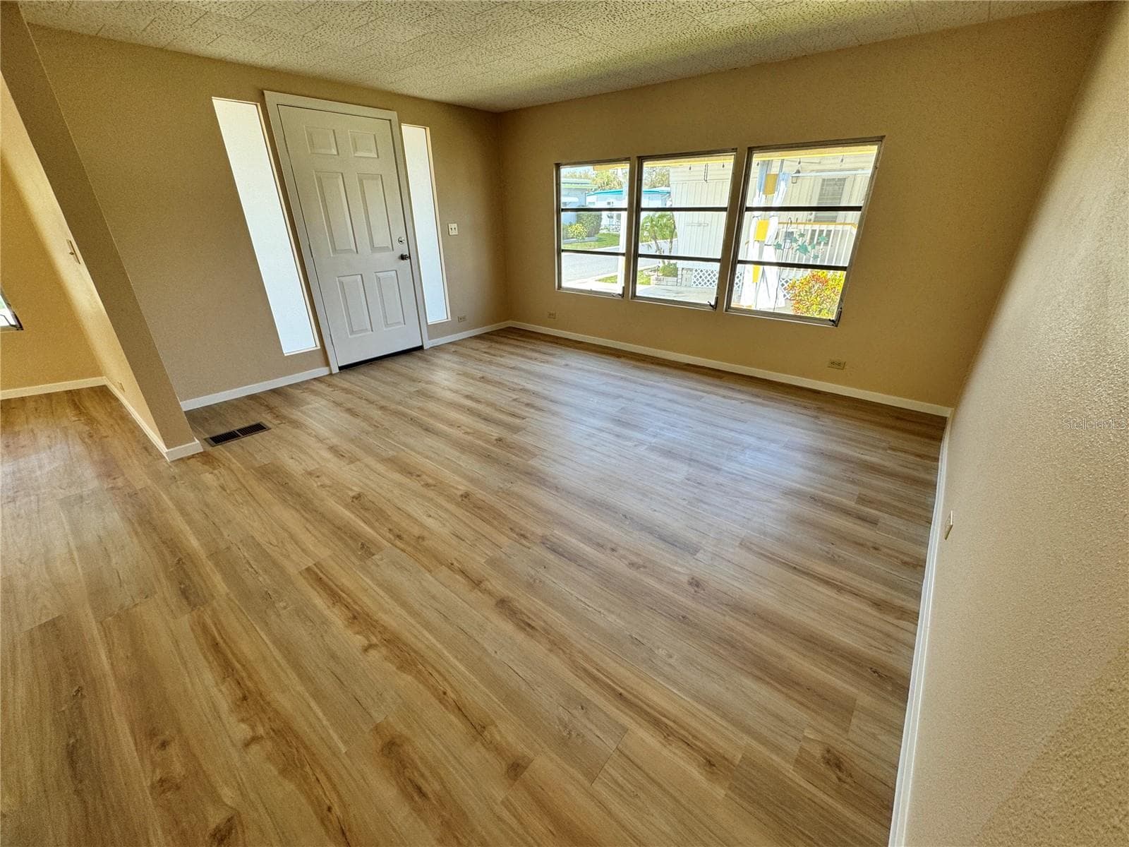 Front Door/Entry/Family Room - 2331 BELLEAIR RD #Lot 237, CLEARWATER