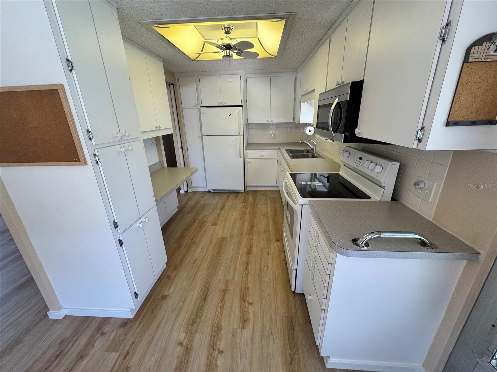 Kitchen - 2331 BELLEAIR RD #Lot 237, CLEARWATER