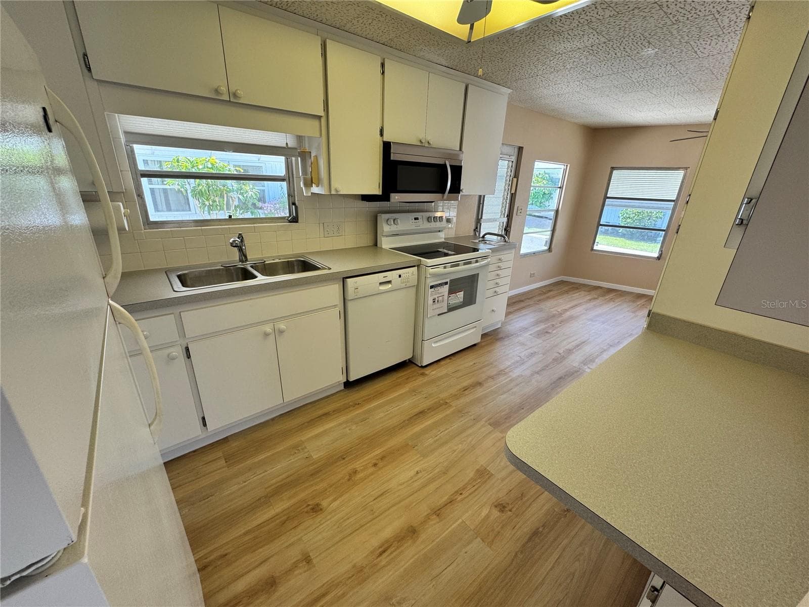 Kitchen - 2331 BELLEAIR RD #Lot 237, CLEARWATER