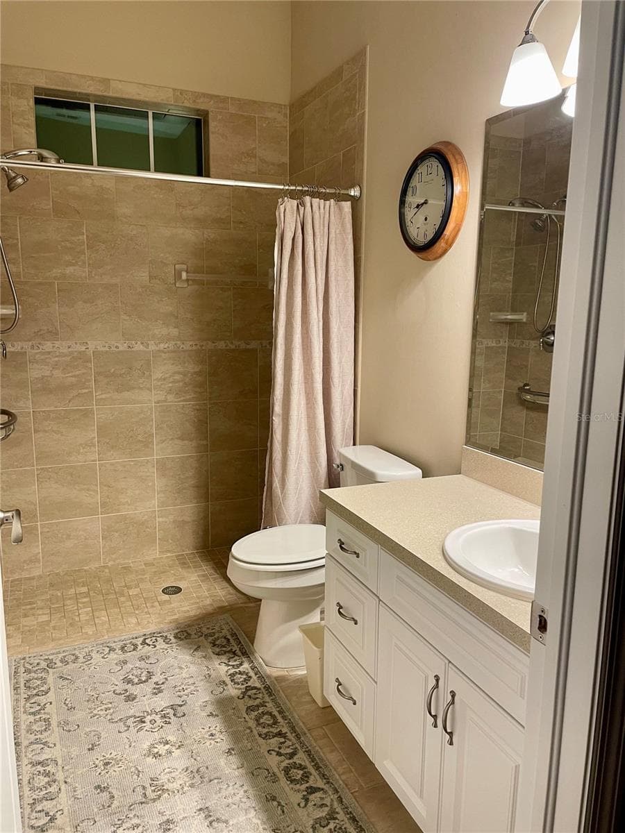 Cottage bath - 3709 GALLAGHER RD, PLANT CITY