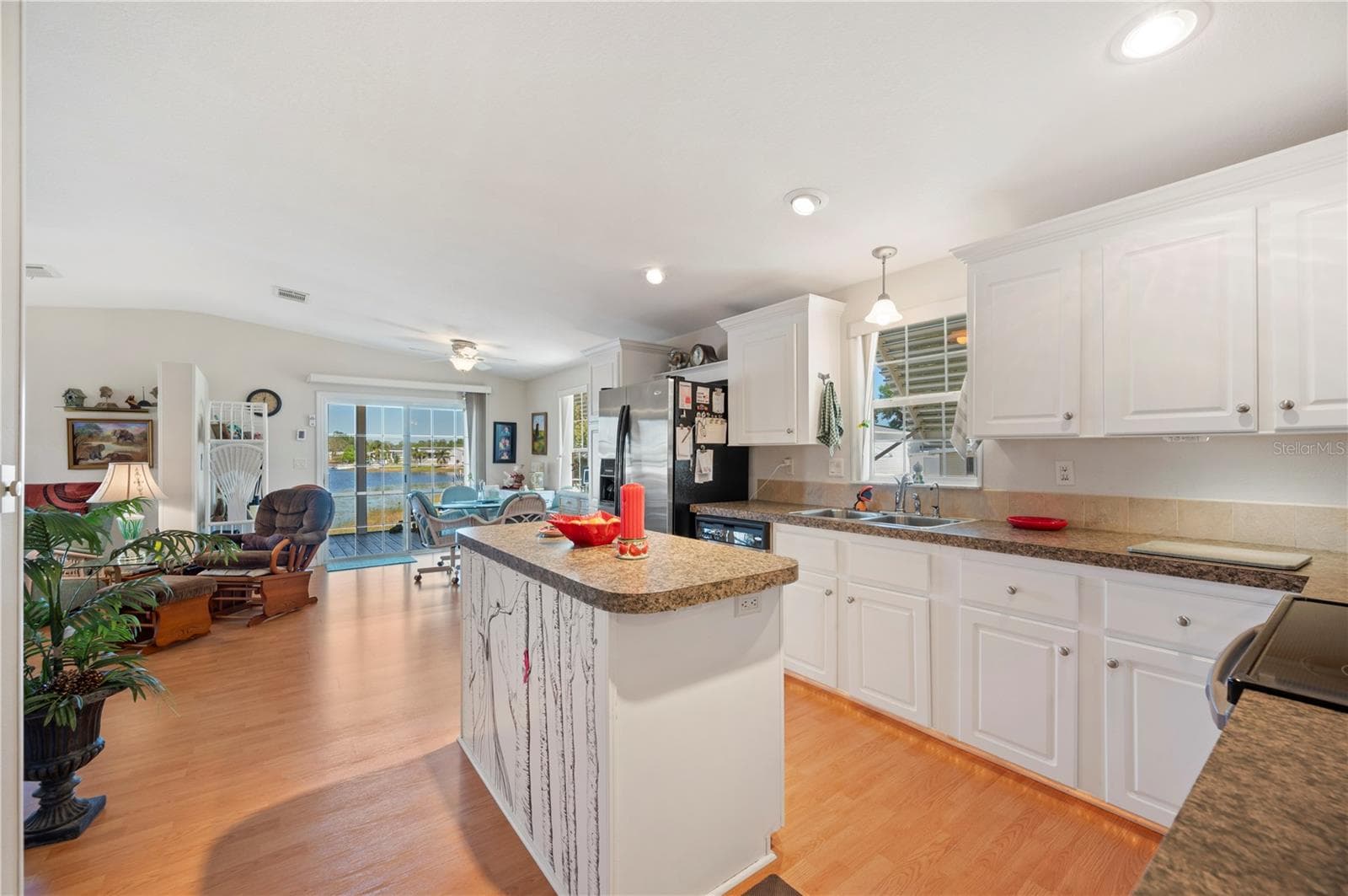 Spacious kitchen with ample storage - 38 QUEEN OF WATERS ST, LAKE WALES
