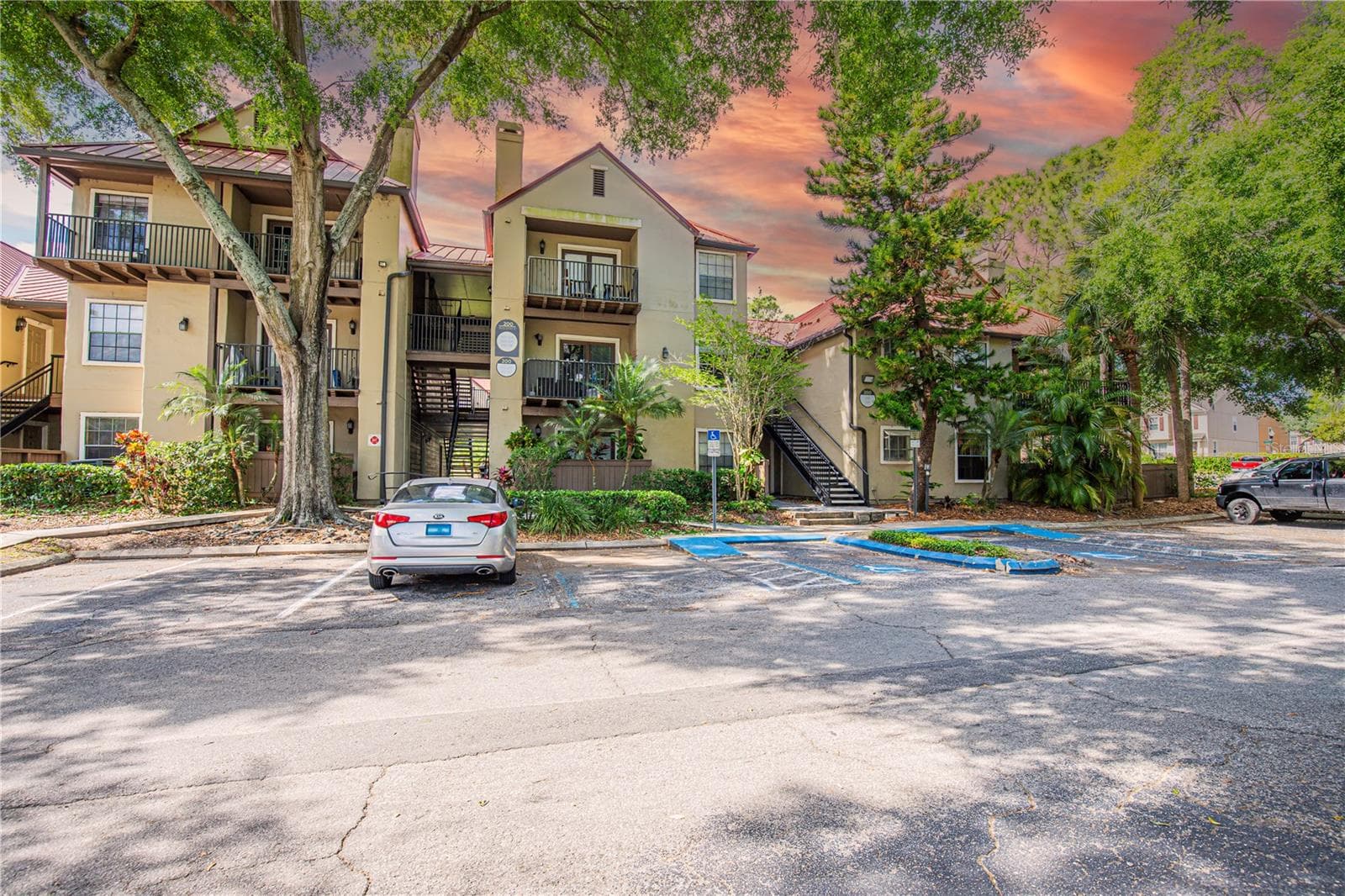 Condominium at 200 AFTON SQ #108, ALTAMONTE SPRINGS, photo 2 of 42