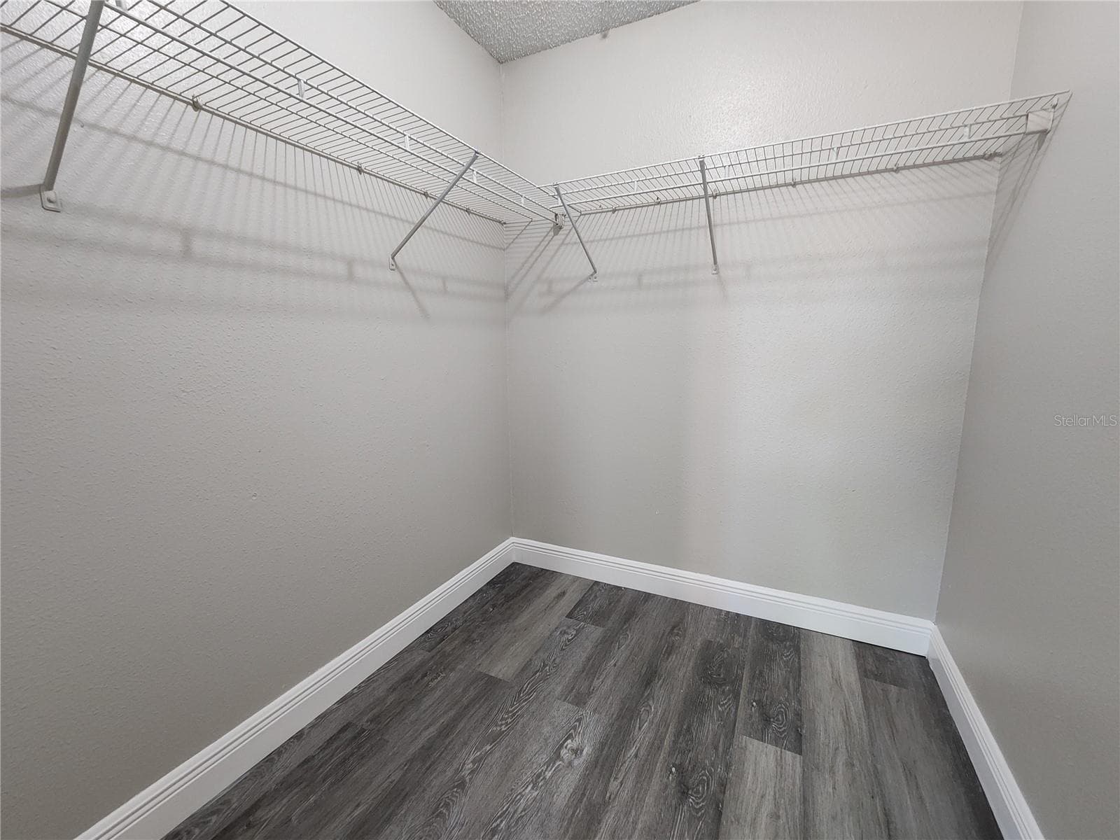 walking closet - 200 AFTON SQ #108, ALTAMONTE SPRINGS