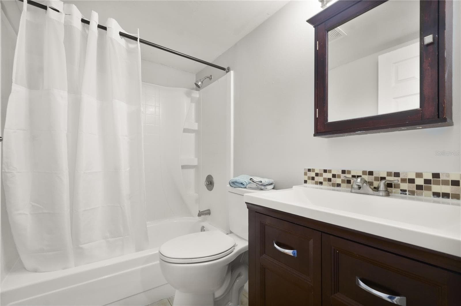 full bath upstairs - 6114 PEREGRINE AVE #D03, ORLANDO