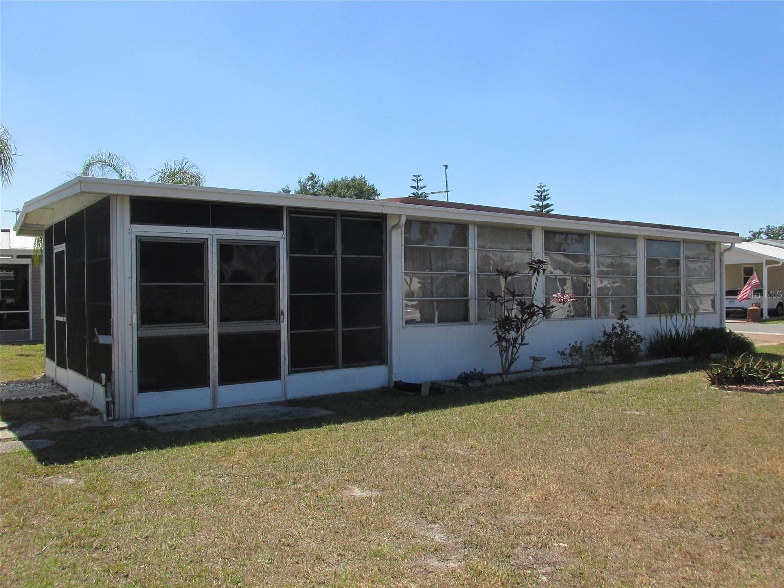 Manufactured Home at 10 RED QUILL CIR, LAKE WALES, photo 4 of 29